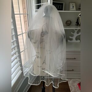 Vintage Pearl Embroidery True White Wedding Bride Veil Long Excellent Condition